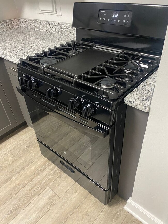 Photo - Hewitt Gardens Apartments