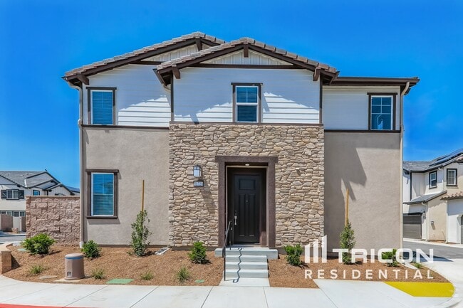Photo - 31729 Luther Dr