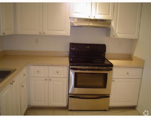 Building Photo - 731 N Pine Island Rd Unit 203 Rental