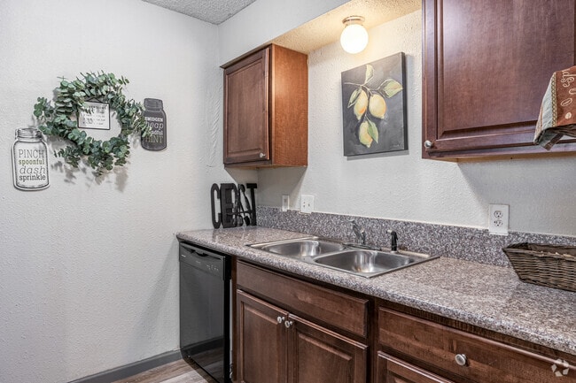 2BR, 1BA - 970SF - Kitchen