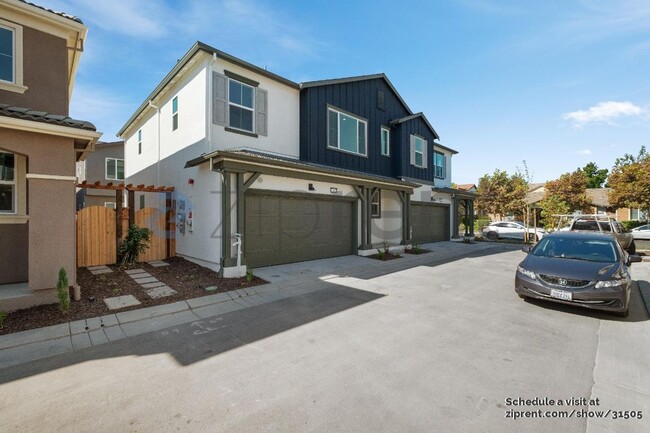 Photo - 146 W Ft Bragg Pl