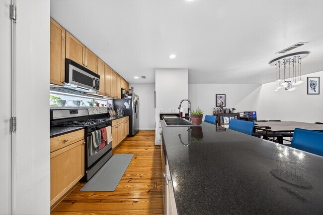 Photo - 2809 Crawford St