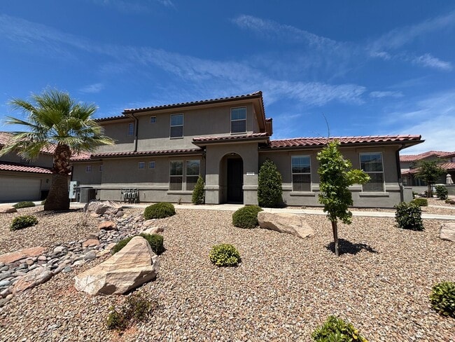 Building Photo - SPACIOUS HOME FOR RENT!