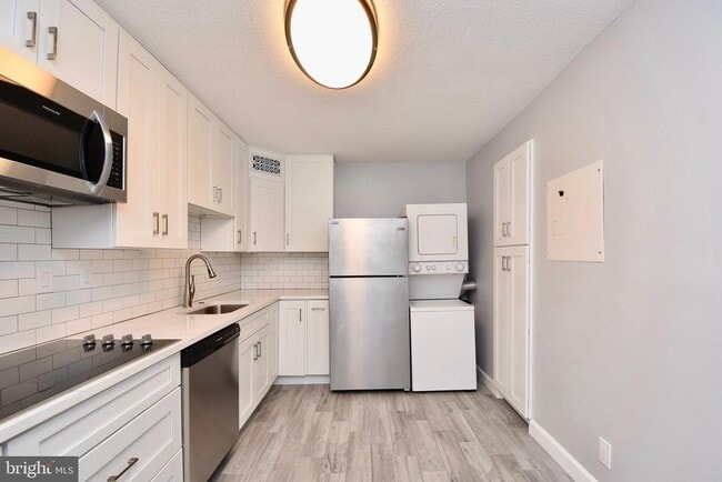 Photo - 307 Yoakum Pkwy Unit 703