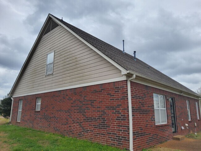 Photo - 10052 Lynham Cove