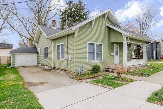 Building Photo - 306 Brown St