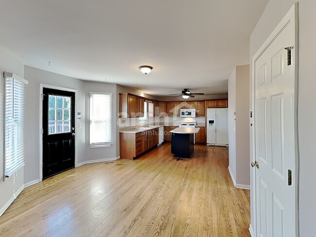 Photo - 411 Dover Ct N