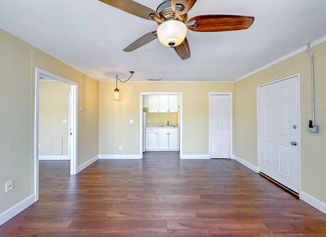 Photo - 2241 W Pensacola St Unidad 27