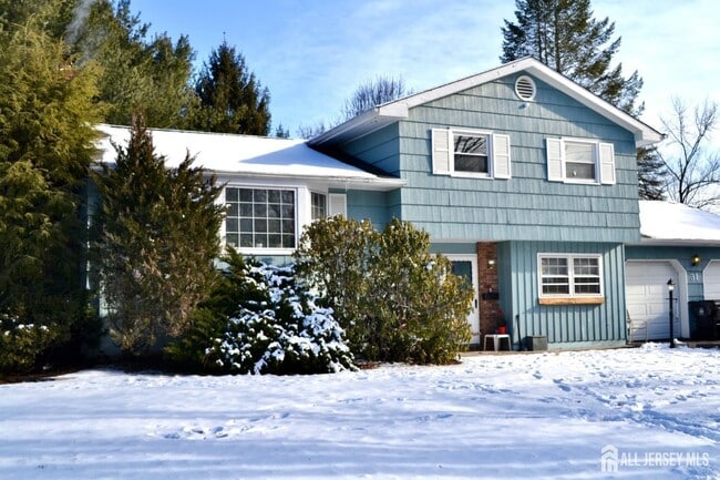 Building Photo - 31 Tall Oaks Dr