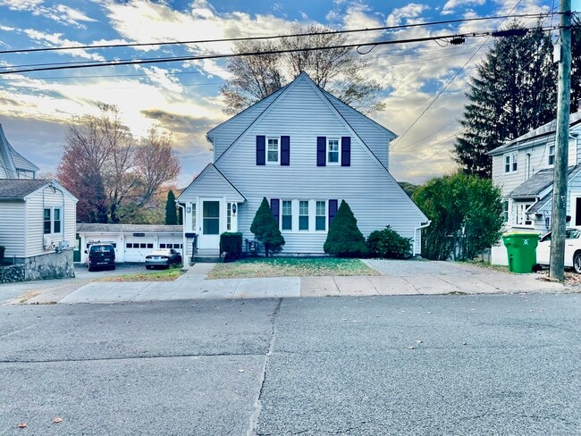 Building Photo - 55 Bronx Ave