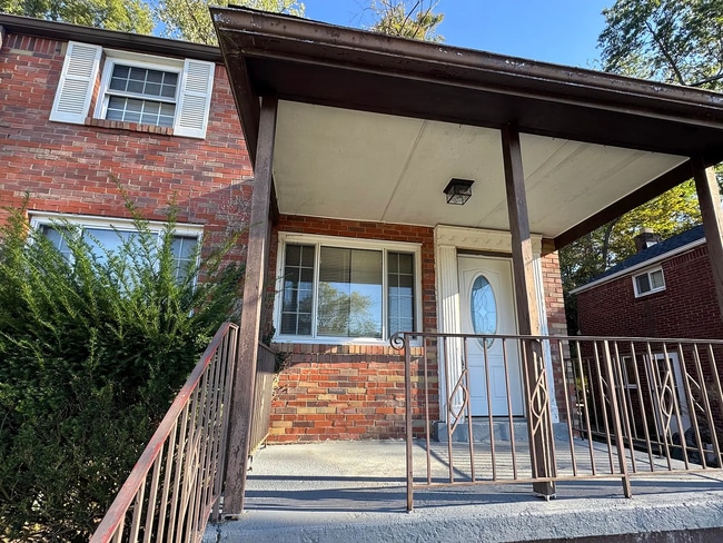 Photo - 233 Saylong Dr