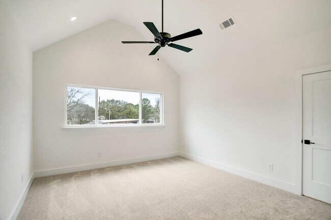 Photo - 1220 Mcneil St