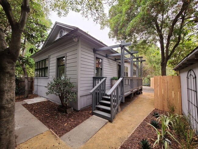 Building Photo - 1324 Johnson Ave Unit House