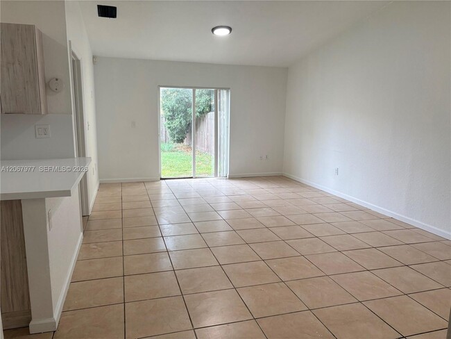 Photo - 11537 Louis St