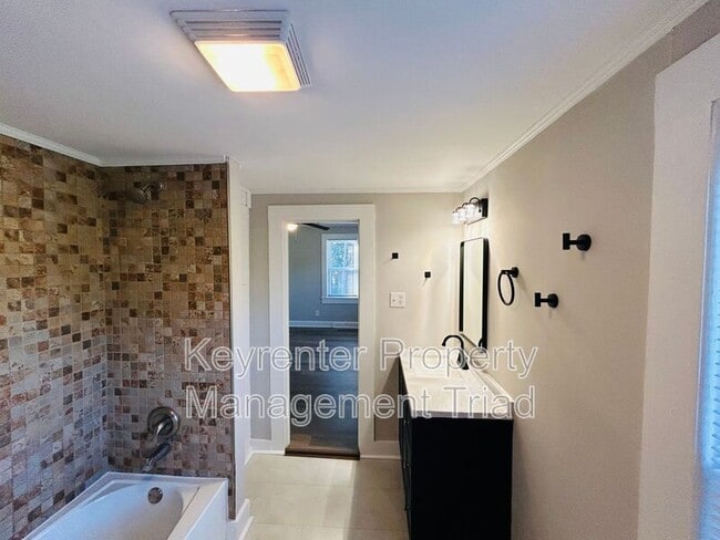 Photo - 5087 Meadowbrook Dr
