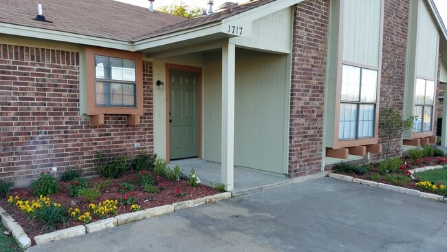 1717 Dynasty Dr
