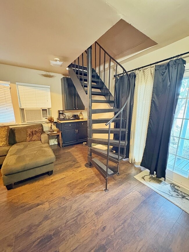 Photo - Fully Furnished 2/1