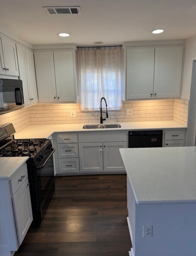 Photo - 1406 Kirwin St