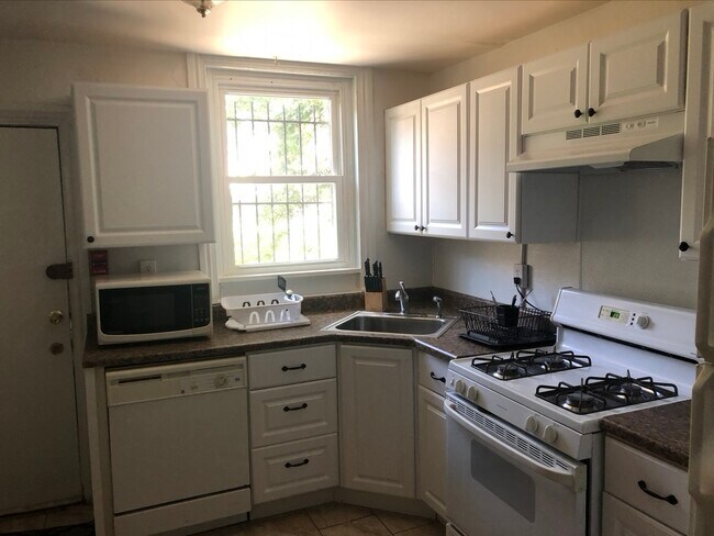 kitchen - 414 S 41st Street Unit 1st Floor- A