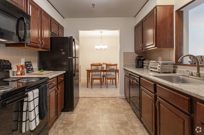 2BR Luxury /1200 sf Galley Kitchen