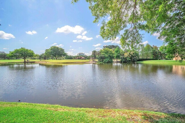 Photo - 740 E Coco Plum Cir
