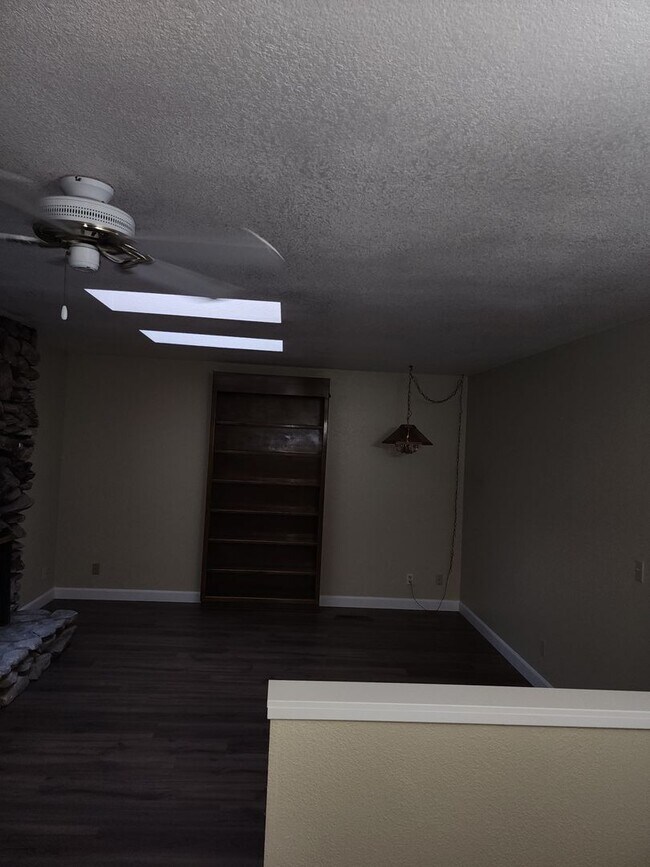 3 Bedroom 2 bath with 2 car garage off of House House Rental in