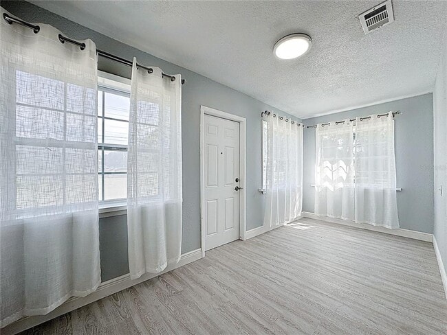 1600 Roosevelt Ave
