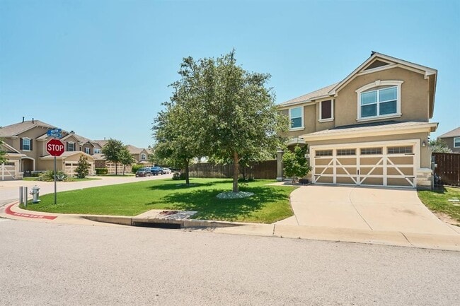 Building Photo - 144 Holstein St