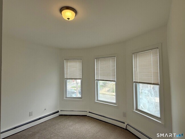 Photo - 153 Hollister Ave