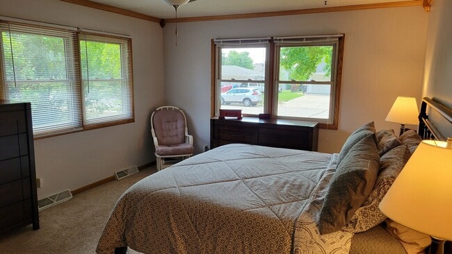 Photo - W210N16682 Western Ave