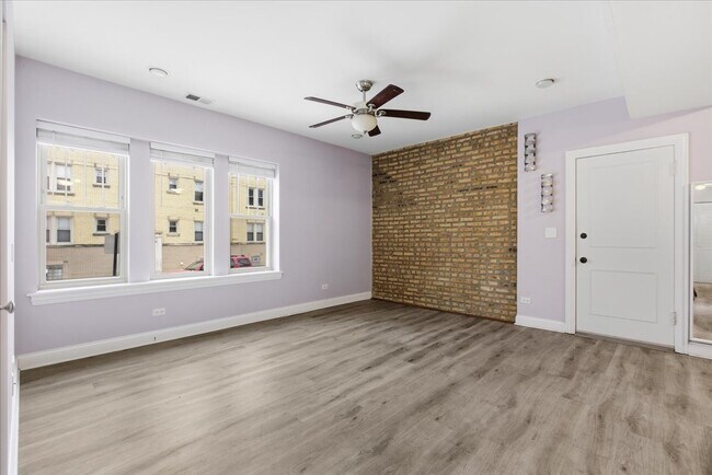 Photo - 2452 W Ardmore Ave Unit 1