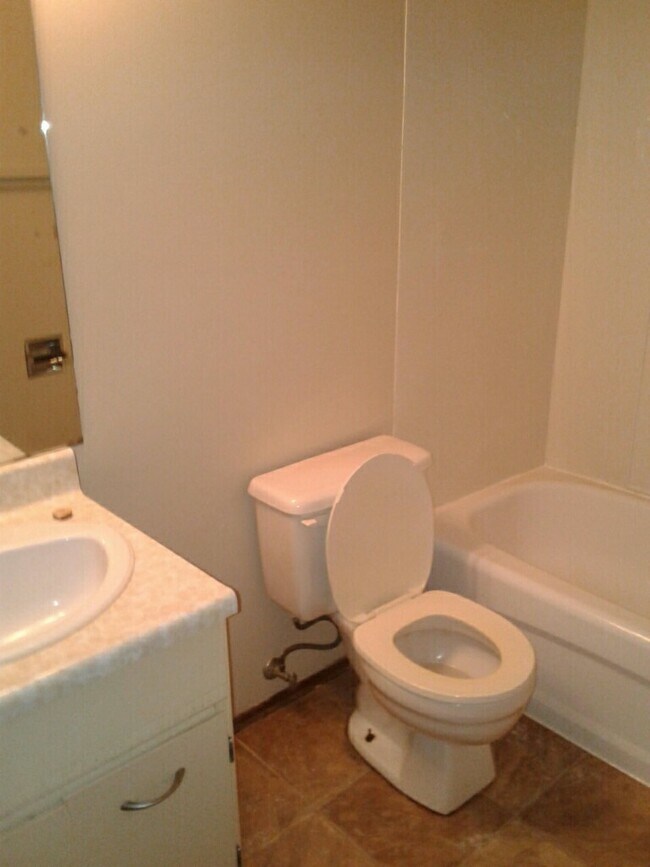 Photo - 0 Bed 0 Bath Unit in Red Deer, AB Unit 101