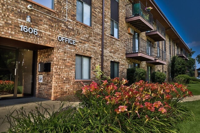 Photo - Hillside Village Apartments