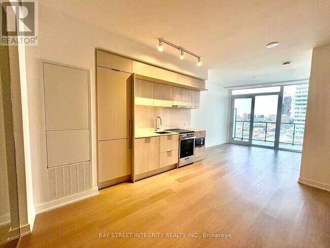 Photo - 448 Burnhamthorpe Rd W Unit 1005