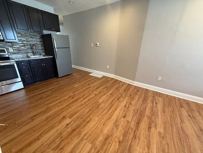 Photo - 5036 Sansom St Unit A