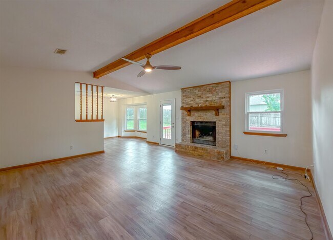 Photo - 776 Lupine Ln