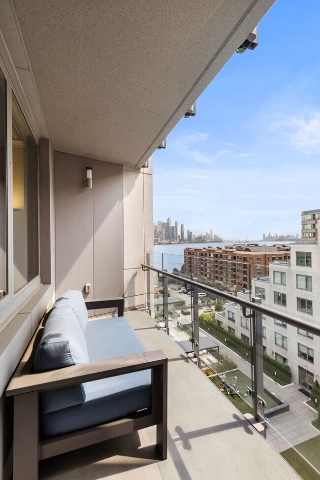 Photo - 9 Ave at Port Imperial Unidad 0910