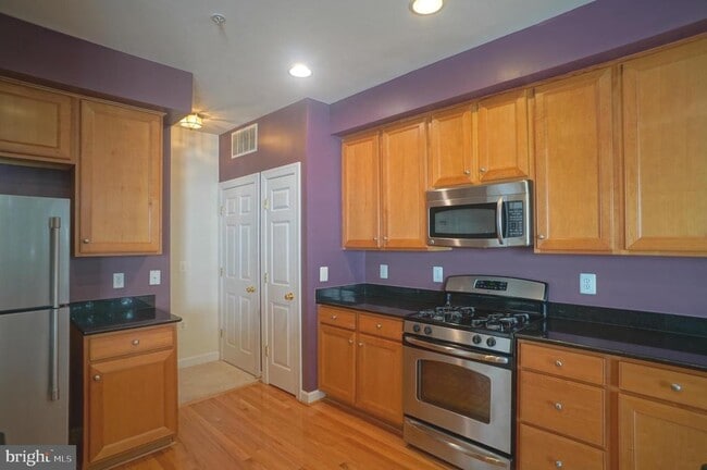 Photo - 2515 Einstein St