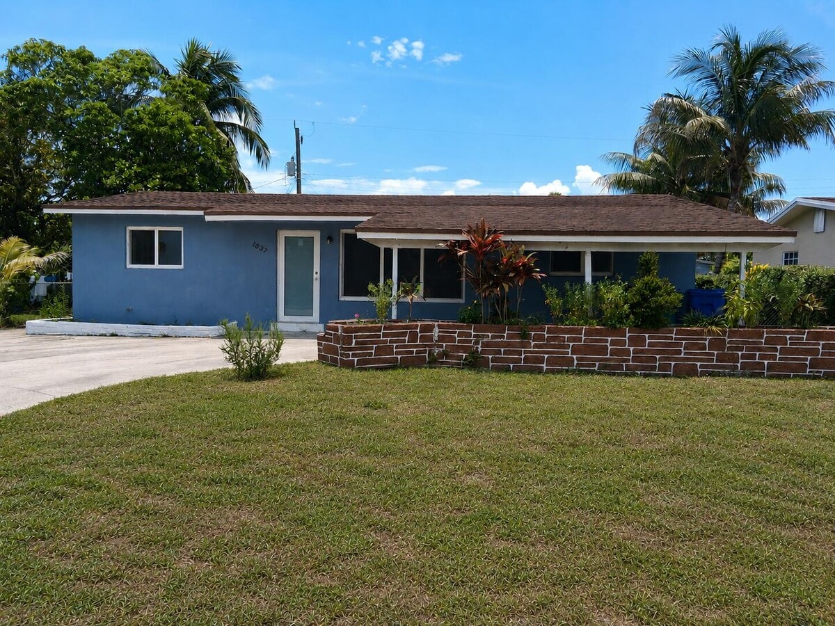 Photo - 1837 Gardenia Rd
