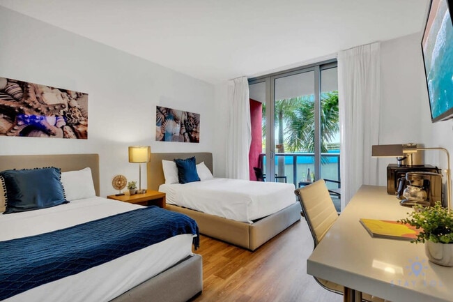 Building Photo - 2602 E Hallandale Beach Blvd Rental