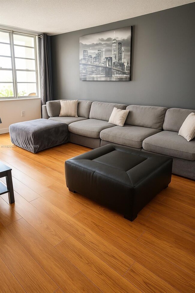 Photo - 1732 Meridian Ave Unit 502