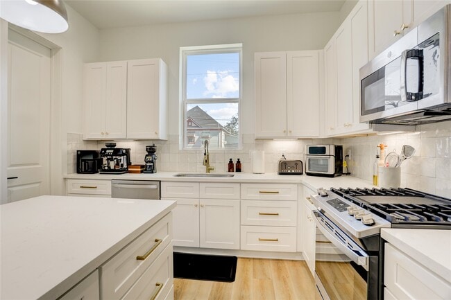 Building Photo - 2013 Cochran St