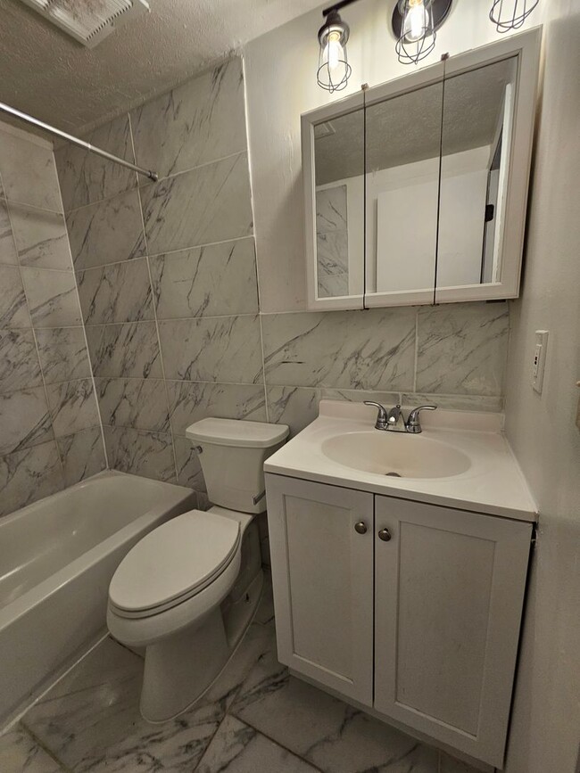 Building Photo - 189 Park Ave Unit Apt 6