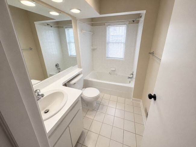 Photo - Beautiful 2-bedroom townhouse in Flint
