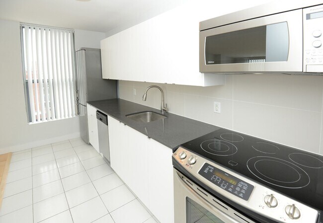 Building Photo - 800 Richmond St W Unit 801