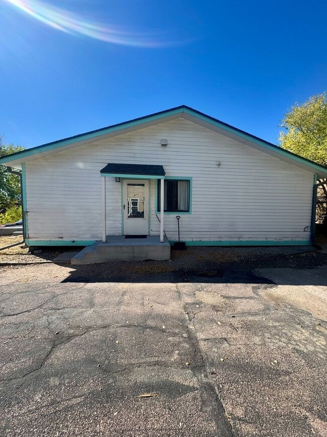 Photo - Manitou - CP Unit 560 W Boulder Street