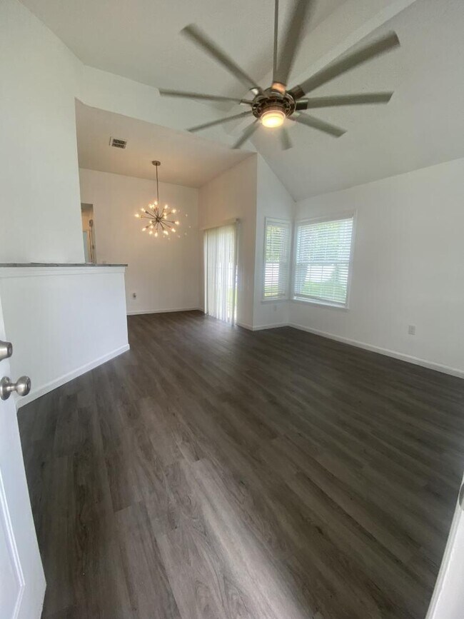 Photo - 130 Whitehaven Ct