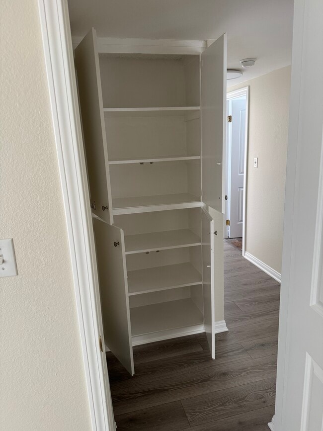 Linnen closet - Casa Del Mar Apartments