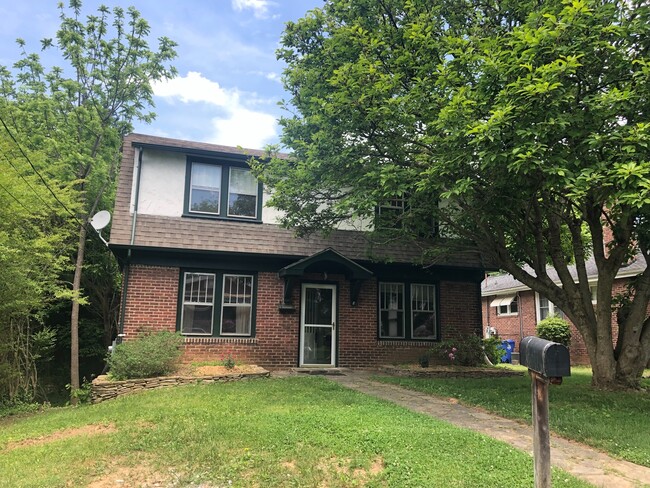 Convenient North location - 3 bedroom, 2 b... - Convenient North location - 3 bedroom, 2 b... House
