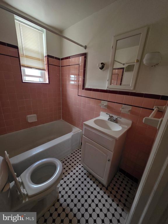 Photo - 6327 Eastwood St Unit 2 FL